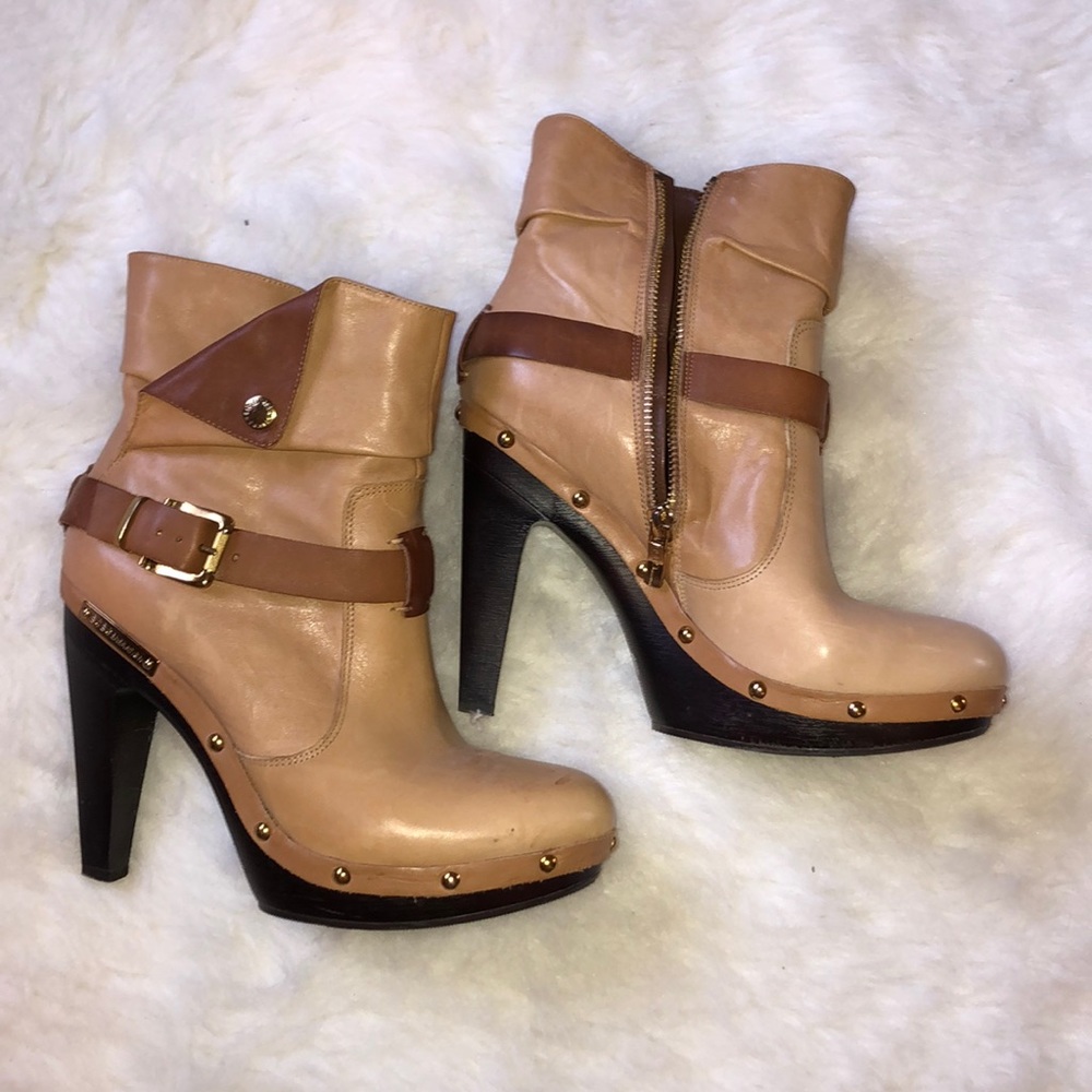 🍁BCBG Generation tan and brown heeled booties🍁